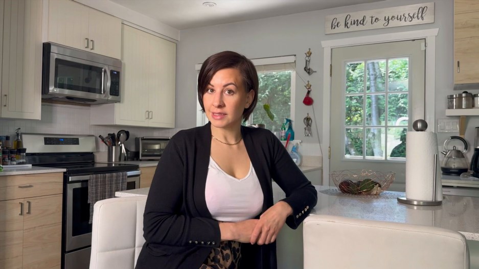 Tindra Frost – Moving Back In With Mom